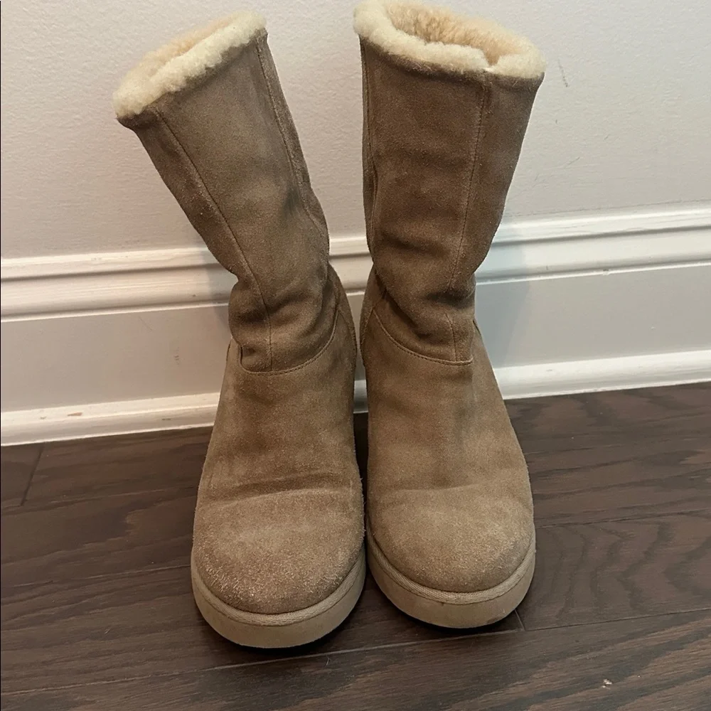 Rare Koolaburra suede wedge booties - Picture 3 of 7